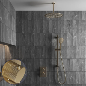Saniclear Brass Curved inbouw regendouche met 30cm hoofddouche, plafondarm, 2 standen handdouche en glijstang geborsteld messing - mat goud - Loodgieter in hengelo