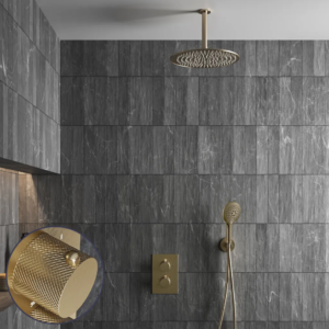 Saniclear Brass Curved inbouw regendouche met 30cm hoofddouche, plafondarm en 2 standen handdouche geborsteld messing - mat goud - Loodgieter in hengelo